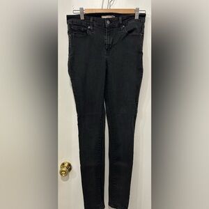 Levi’s Black Women's 711 skinny Jeans preowned. See pics